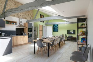 Fridge, microwave, oven, stovetop - The "Gîtes de L'ODA": Class 2 * with heated indoor pool !!! (Le Poiré-sur-Vie)