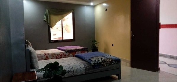 Habitación doble | Baño | Ducha y toallas