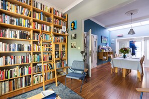 Library - Fred&Breakfast B&B Ghent (Ghent)