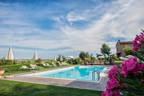 Piscina a l'aire lliure de temporada 