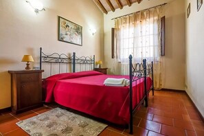 Departamento, 2 habitaciones | Escritorio, tabla de planchar con plancha y cunas gratuitas 