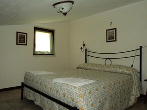 Bed sheets - Agriturismo Poggio Torreano (Farnese)