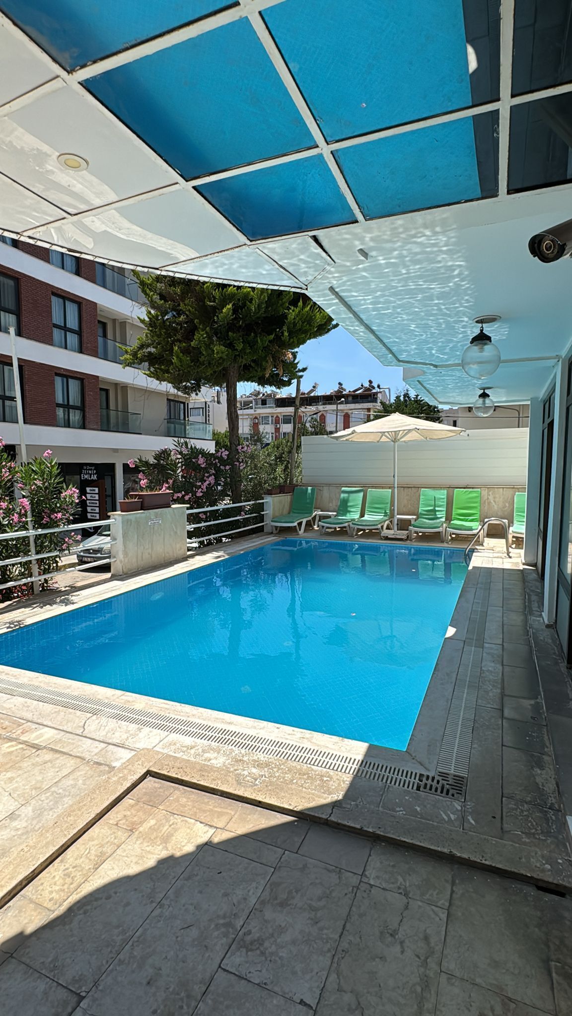 Outdoor pool, pool loungers