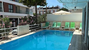 Outdoor pool, pool loungers