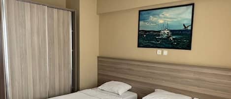 In-room safe, free WiFi