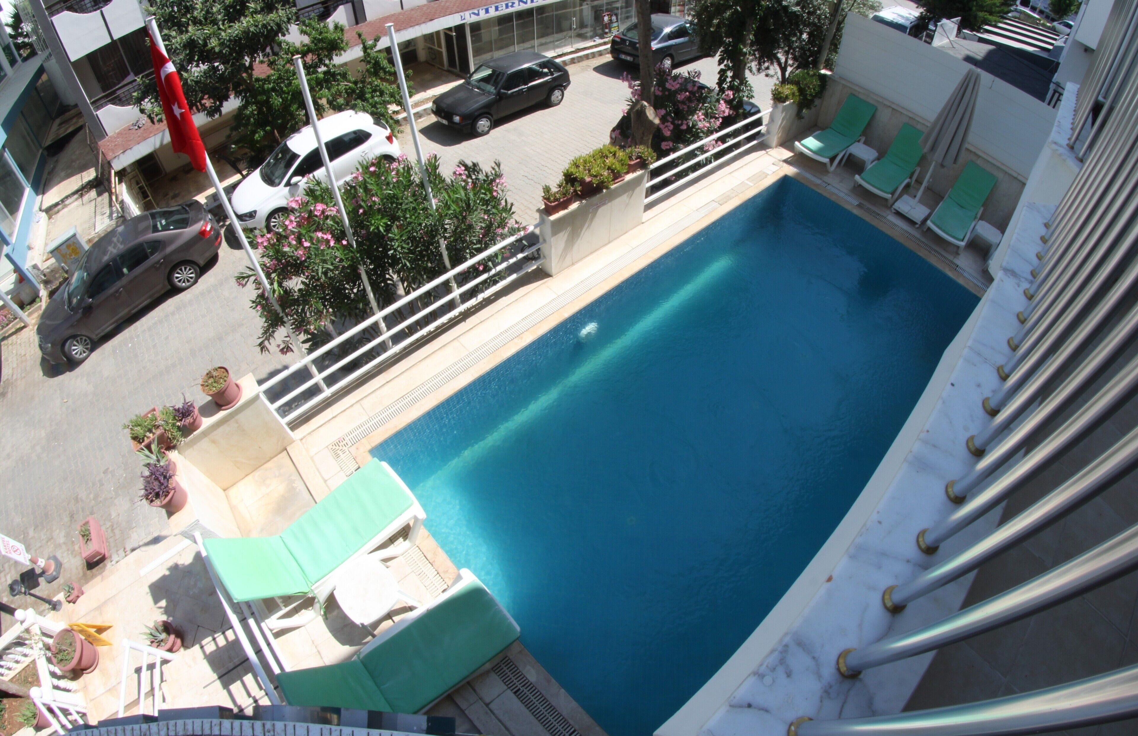 Outdoor pool, pool loungers