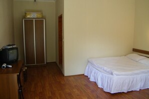 In-room safe, desk, soundproofing, iron/ironing board - Hotel Asikoglu (Bogazkale)