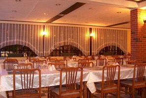 Breakfast, lunch and dinner served - Hotel Asikoglu (Bogazkale)