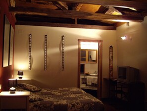 1 dormitorio, ropa de cama de alta calidad, escritorio y wifi gratis