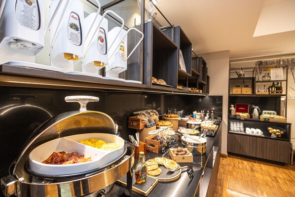 Free daily buffet breakfast