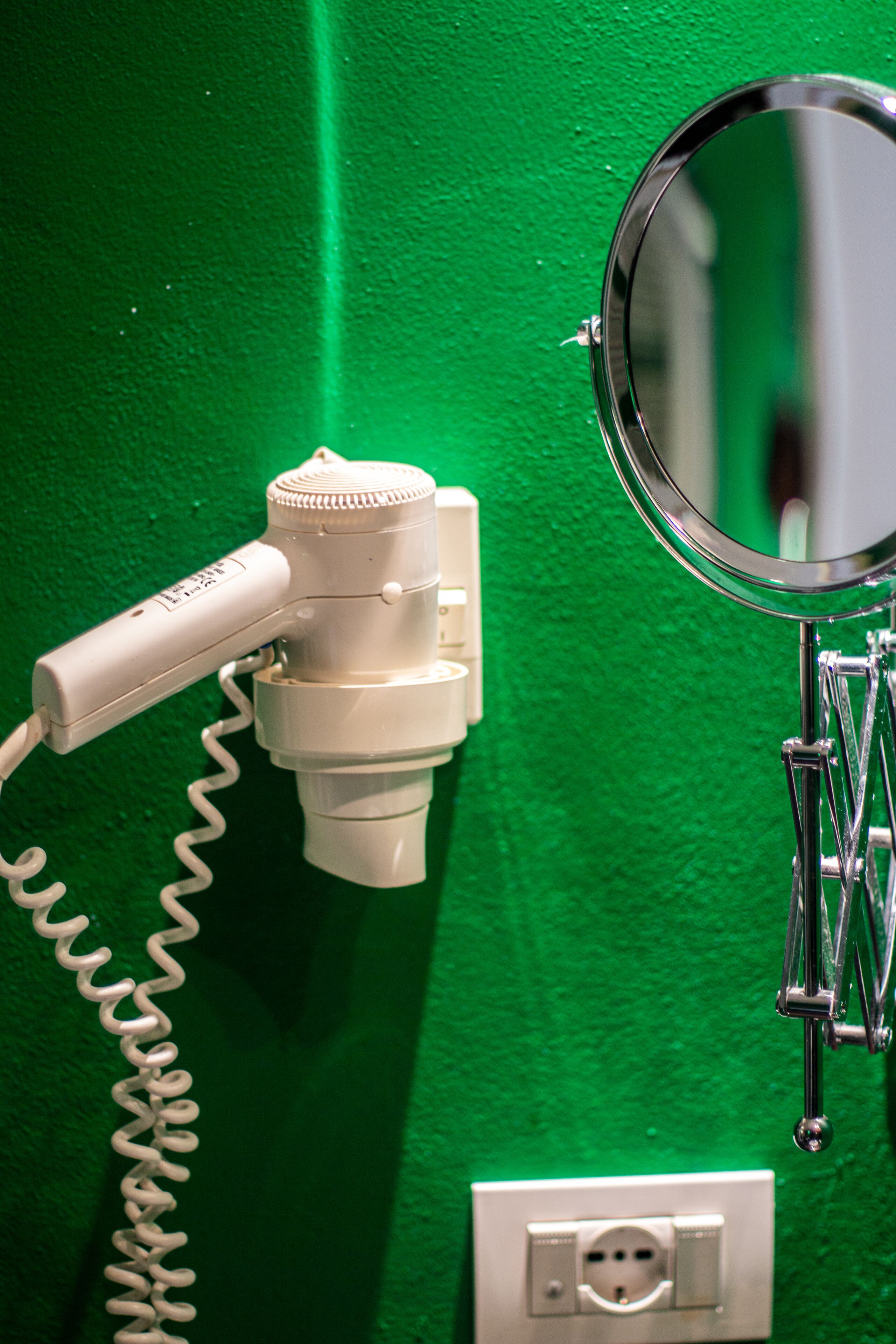 shower, free toiletries, hair dryer, bidet