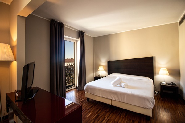 Premium bedding, down duvets, minibar, in-room safe