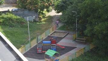 Children’s play area – outdoor