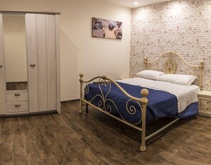 Chambre Double Classique, patio | Minibar, bureau, chambres insonorisées, lits bébé (en supplément)