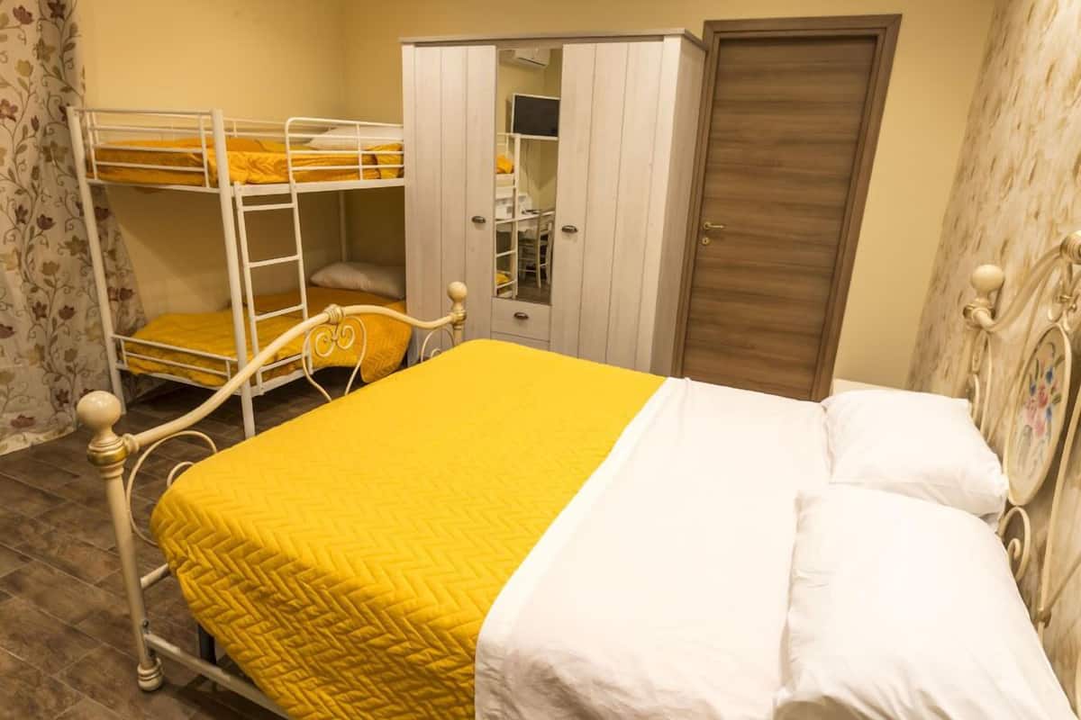 Quadruple Room | Minibar, desk, soundproofing, cots/infant beds