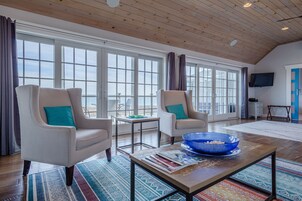 Adrian Room in Mitchell Cottage | Living area | Smart TV