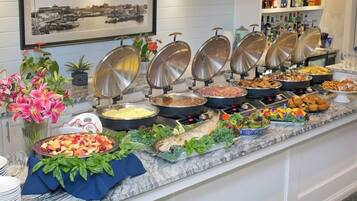 Desayuno buffet todos los días (con cargo)