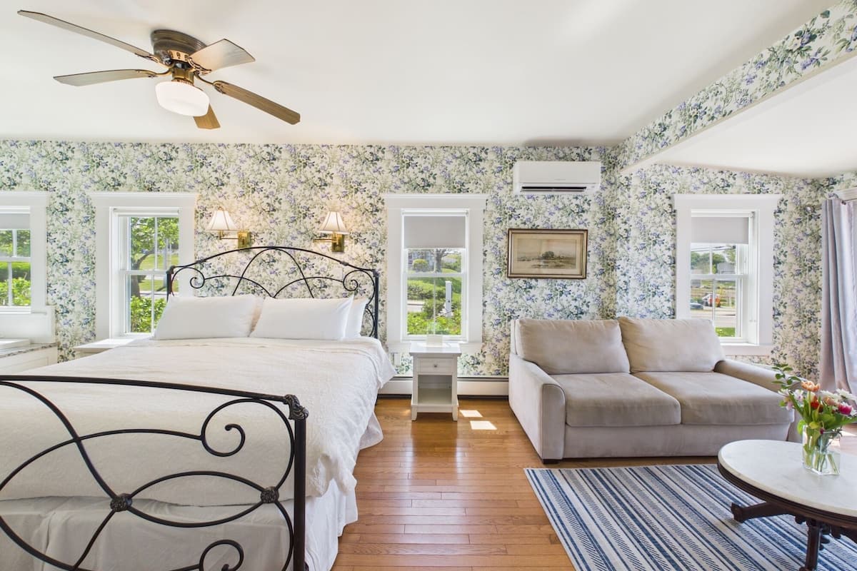 Alcock Room at The 1661 Inn, Balcony | Premium bedding, individually decorated, individually furnished