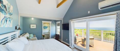 Simon Ray Room in The 1661 Inn | Premium bedding, individually decorated, individually furnished