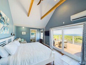 Simon Ray Room in The 1661 Inn | 高級寢具、獨特裝潢、布 置獨特、熨斗/熨衣板