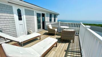 Staples Room in The 1661 Inn | Terrace/patio