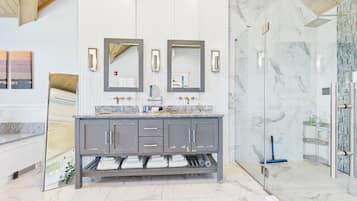 Adrian Room in Mitchell Cottage | Bathroom | Shower, free toiletries, hair dryer, towels