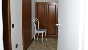 Basic Single Room, 1 Twin Bed, Private Bathroom, Garden View (Vesuvio) | Down comforters, in-room safe, desk, blackout drapes - Casa Restino B&B (Torre del Greco)