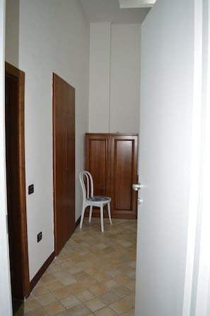 Habitació individual bàsica, 1 llit individual, bany privat, vistes al jardí (Vesuvio)