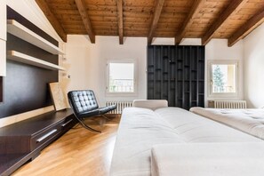 1 habitación, tabla de planchar con plancha y cunas gratuitas 