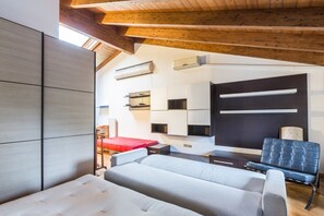 Apartment, 1 Schlafzimmer | Wohnbereich | Flachbildfernseher