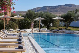 Seasonal outdoor pool, pool umbrellas, sun loungers