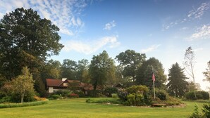 Garden - Swiss Woods B&B Inn (Lititz)