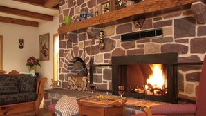 Fireplace - Swiss Woods B&B Inn (Lititz)