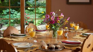Free daily full breakfast - Swiss Woods B&B Inn (Lititz)