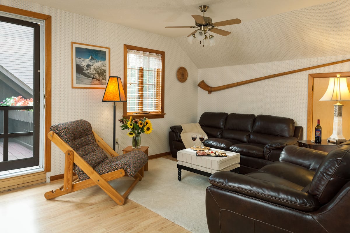 Suite | Living room | Flat-screen TV
