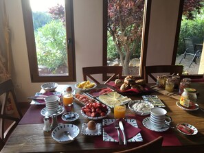 每日供应即点即煮早餐（每人 EUR 9.00）