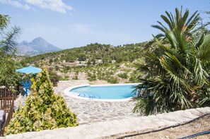 Outdoor pool, sun loungers - Finca El Almendral (Relleu)