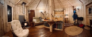 Cabin (Daisy Roundhouse Yurt)
