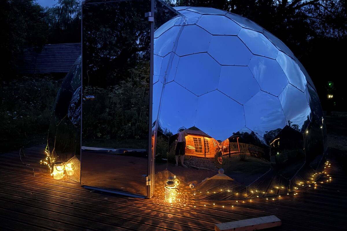 小屋 (Starlight Mirror Yurt)