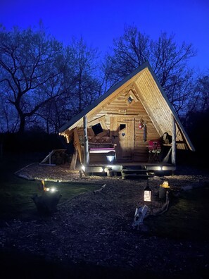 Cabaña (Rose Hollow log cabin)