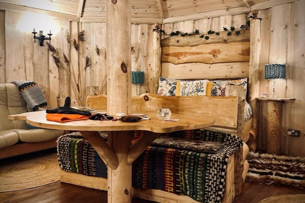 小屋 (Daisy Roundhouse Yurt)