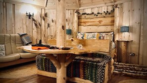 Cabane (Daisy Roundhouse Yurt)
