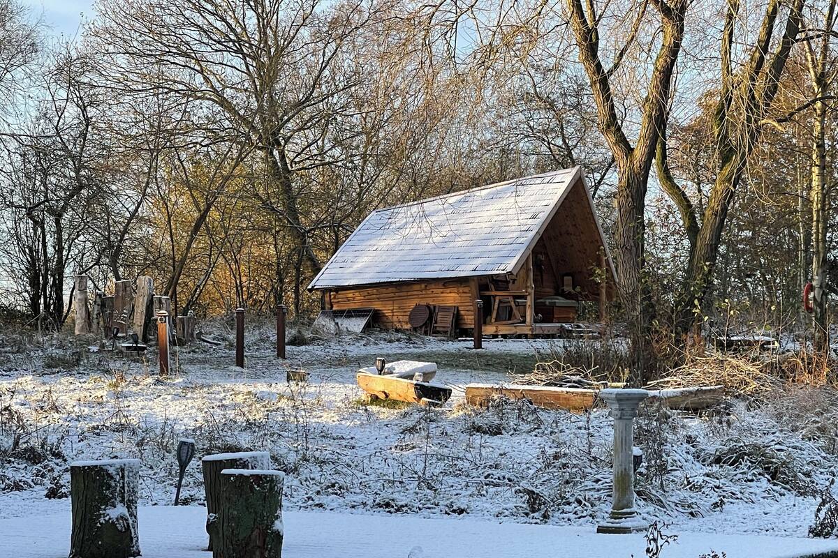 小屋 (Rose Hollow log cabin)