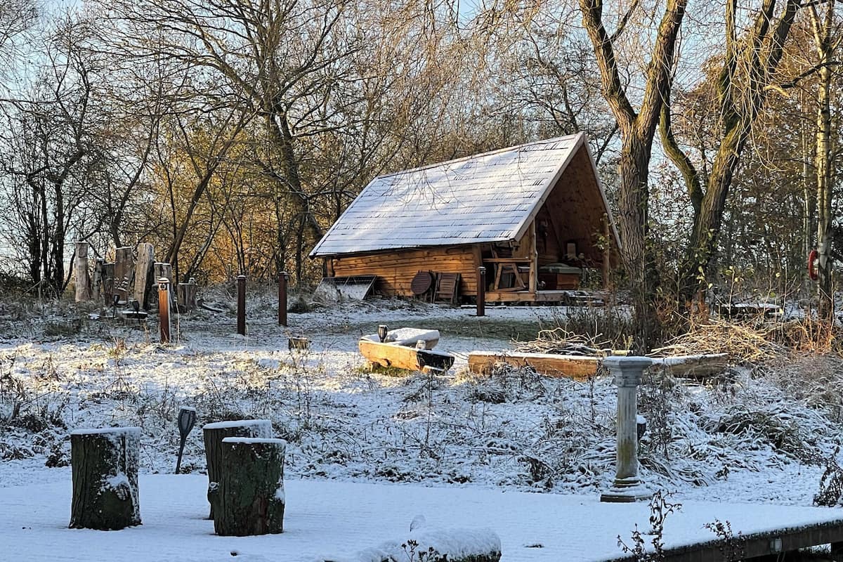 Cabin (Rose Hollow log cabin)