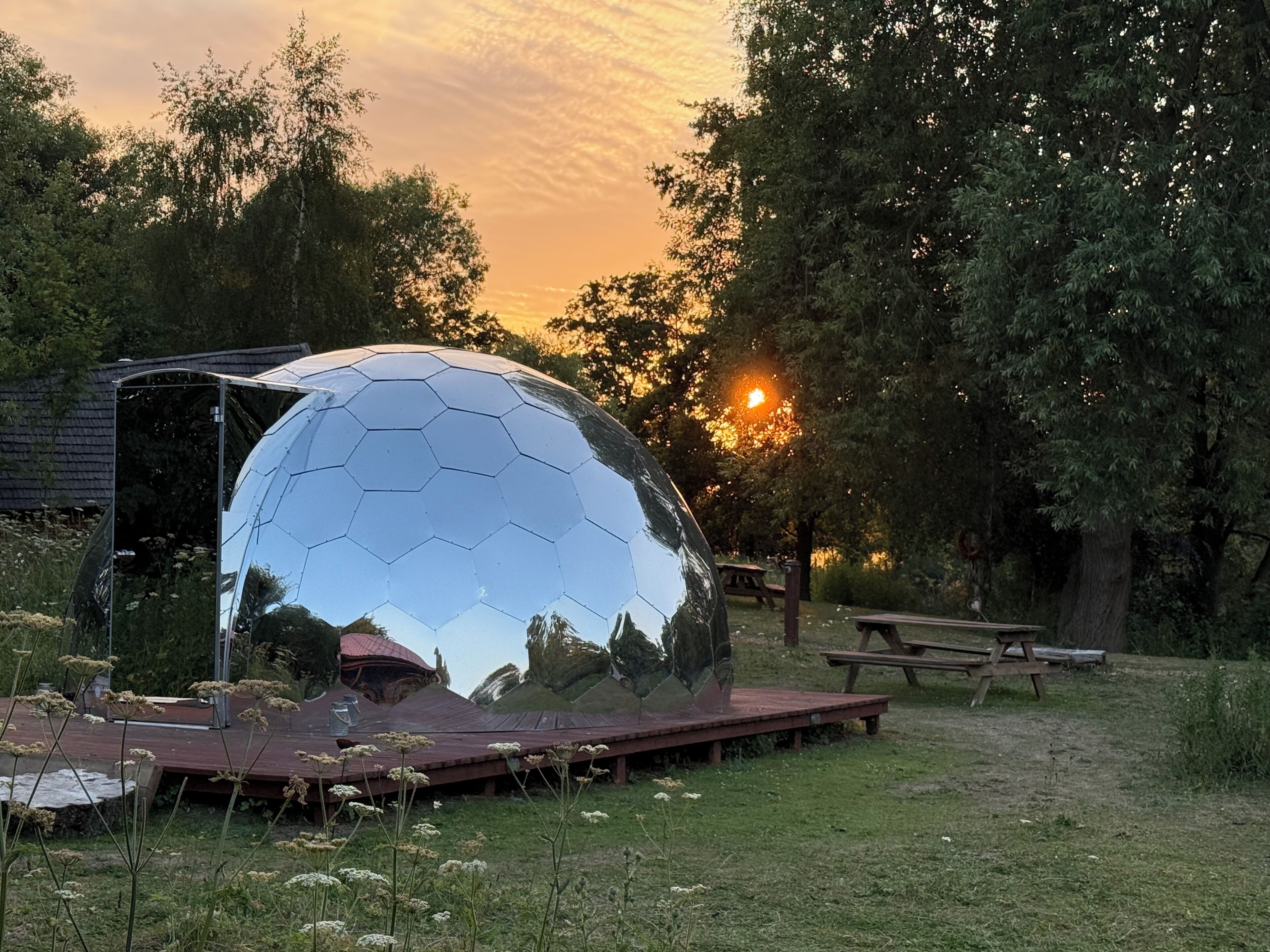 小屋 (Starlight Mirror Yurt)