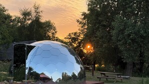 キャビン (Starlight Mirror Yurt)