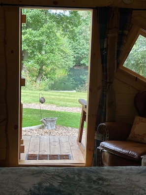 Cabin (Rose Hollow log cabin)