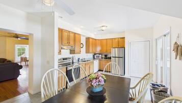 Apartment 2: 4 Bedroom, 3 Baths, Sleeps 8 | Living area