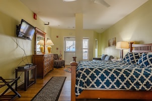 Room 6: Queen bed, full pullout,private bath | Iron/ironing board, bed sheets