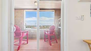 Kamar, 1 Tempat Tidur Queen dengan tempat tidur Sofa, kamar mandi pribadi (Room 1) | Pemandangan balkon